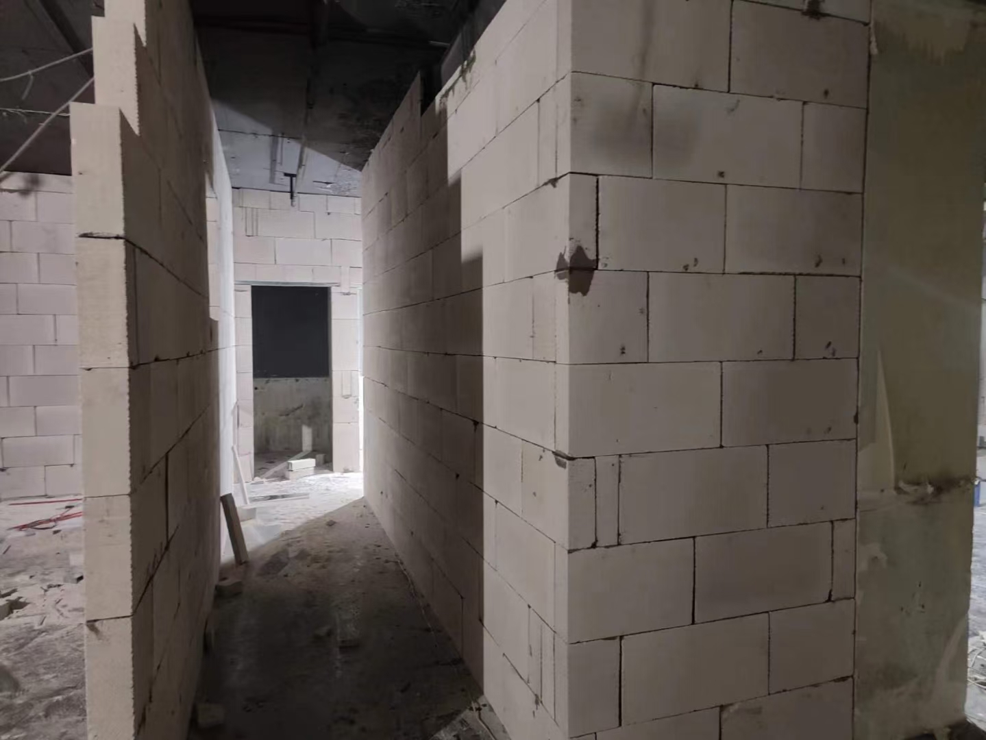轻质砖隔墙施工场景1